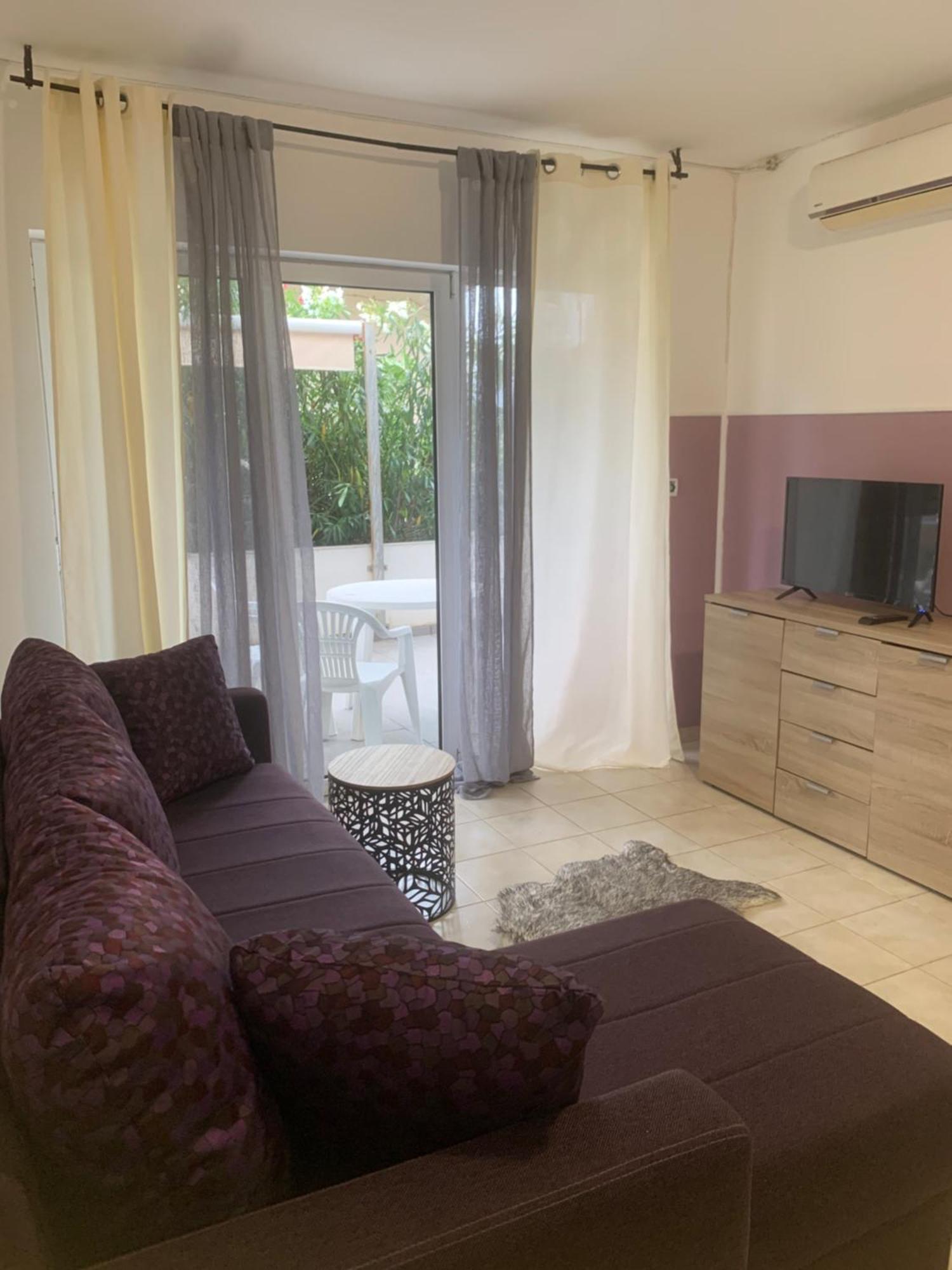Apartment Location *