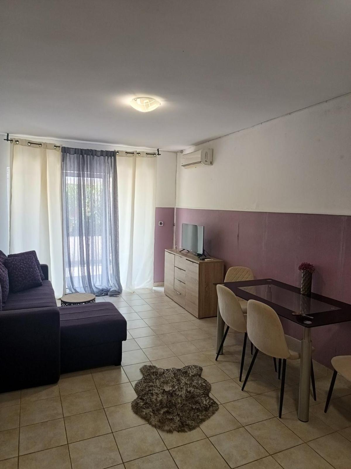 Apartment Location *